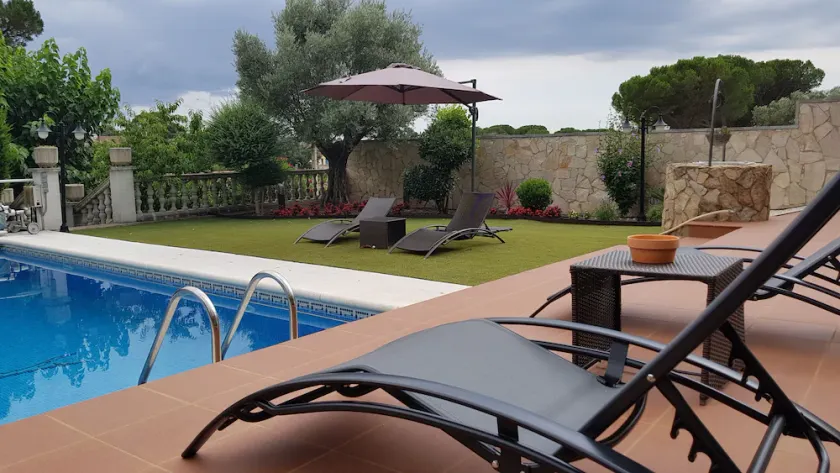 Holiday house in Vidreres with pool and private basketball court - Image 1