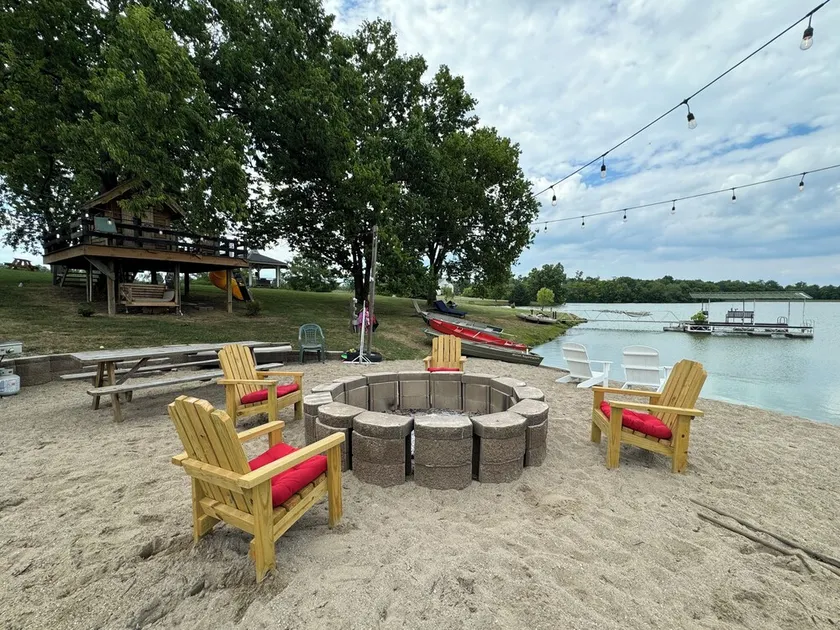 The B & B at Queenslake - Image 1