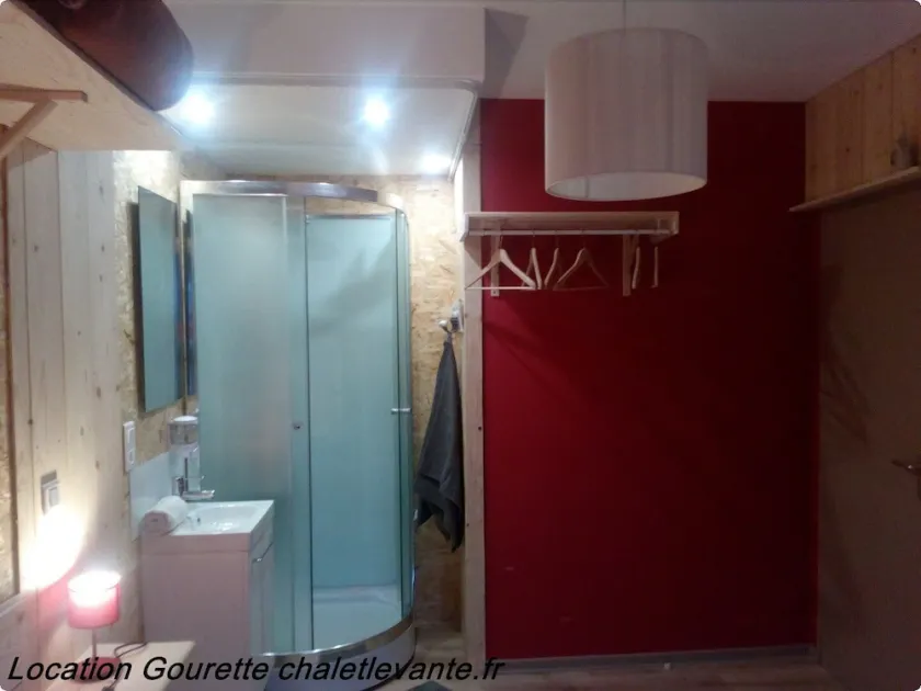 Chalet apartment in resort center with private parking & garage - Image 1