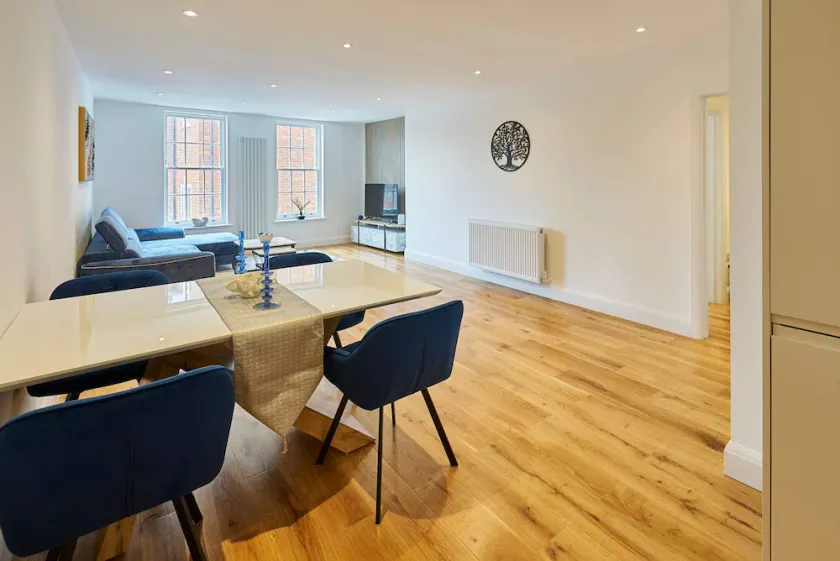 Host & Stay - Eton House - Image 1