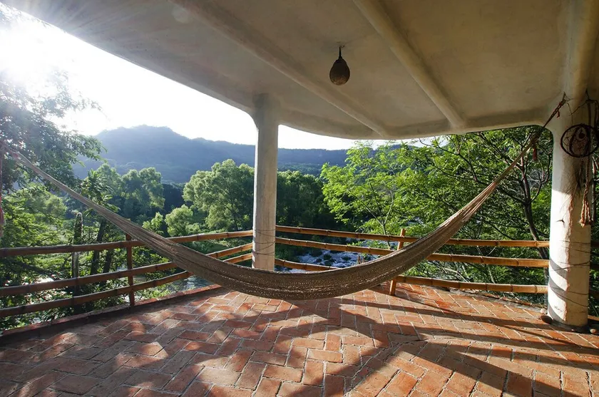 La casa ecológica sesgó el río, con una hermosa vista del canion, - Image 1