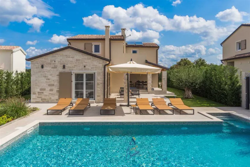 Villa with private hydro massage salt water pool close to beach - Image 1