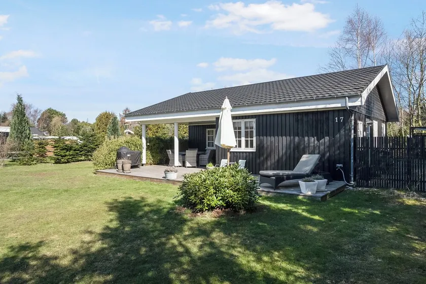 Authentic holiday home close to the beach - Image 1
