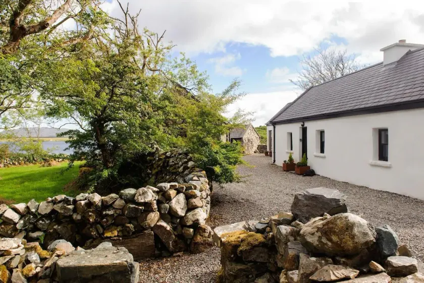 Schaltjahr-Cottage am Lake Beaghcauneen in Clifden - Image 1