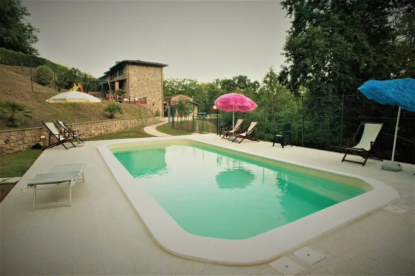 House for 6 people in the green hills of Lucca, swimming pool, Wi-Fi. - Image 1