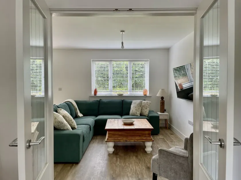 Harvest Hideaway - private Hot Tub, spacious, pet friendly & 3 parking spaces! - Image 1