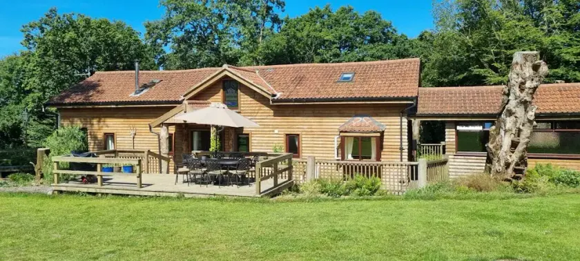 Woodpecker Lodge, a secluded log cabin in beautiful north Devon - Image 1
