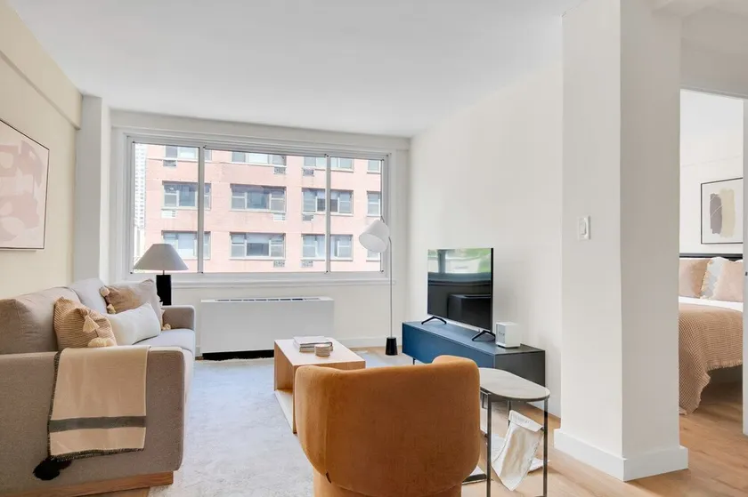 Hip Midtown East 1BR w/ DM & Elevator, near Bloomingdales, by Blueground - Image 1