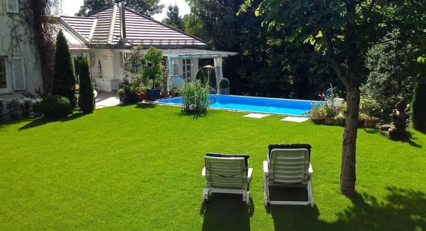 En vänlig/ modern lägenhet i ett centralt men mycket lugnt läge med en privat pool! - Image 1