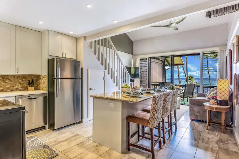 Smukke New Remodeled Oceanfront Condo 2BR / 2BA FANTASTISK Molokai Views ~ Hale Honu - Image 1
