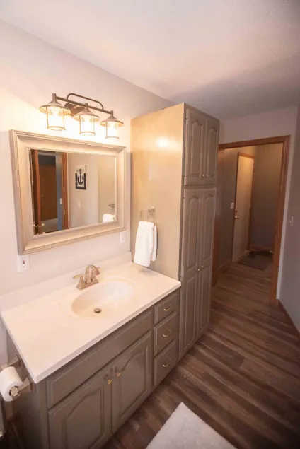Stay at The View on Madison: Beautiful, spacious home on Madison Lake! - Image 1