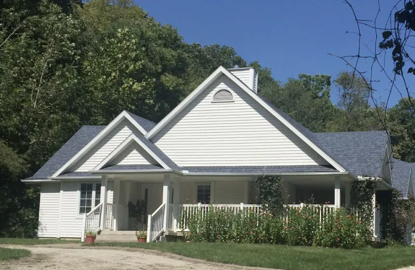 Lovely home,  peaceful country setting. Short drive to all KC area offers - Image 1
