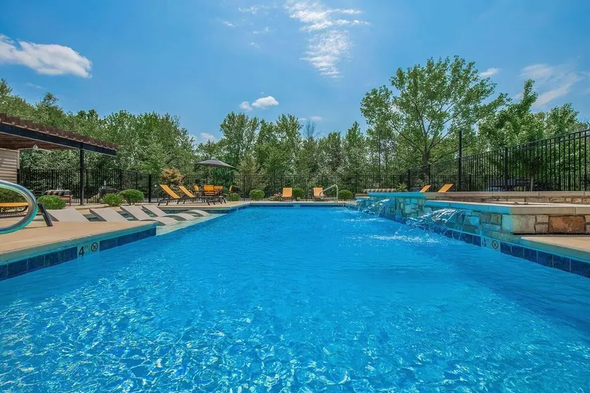 Landing Spectacular 1bd, Courtyard - Image 1