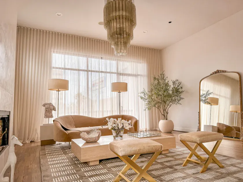 Kirby Haus ·Modern Luxury· West U· RiceVillage · sleeps16 ·EV 🚗🔌 •3900sqft ⭐️⭐️⭐️⭐️⭐️ - Image 1