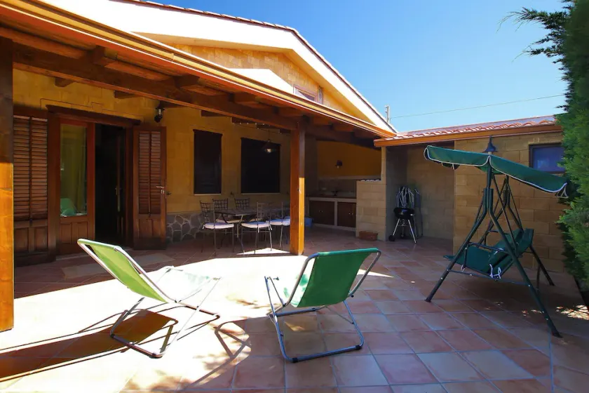 2 bedrooms, 2 Bathrooms Villa, near the Sea, Garden, AC, 10 minutes from Cefalu - Image 1
