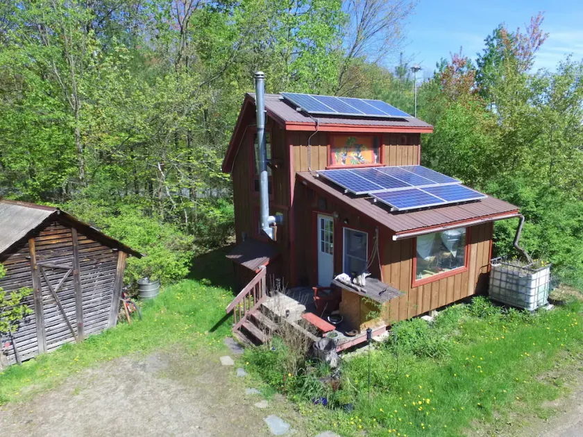 Nature Retreat, Pet Friendly Cozy Cabin On 80 Acres With Fields & Forrest Trails - Image 1