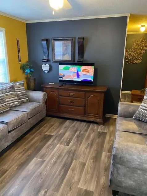 Mercer Road - Comfy & Beautiful Country Home - Image 1
