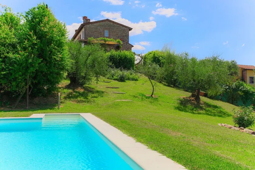 Villa / Independent home in Lucca mit 3 Schlafzimmern 6 Schlafplätzen - Image 1
