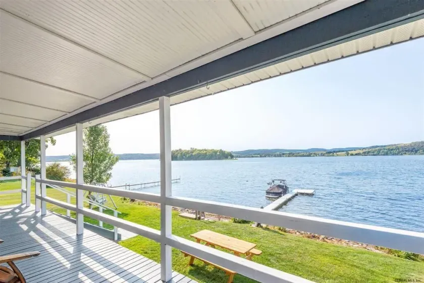 Lakefront Home With Island View - Image 1