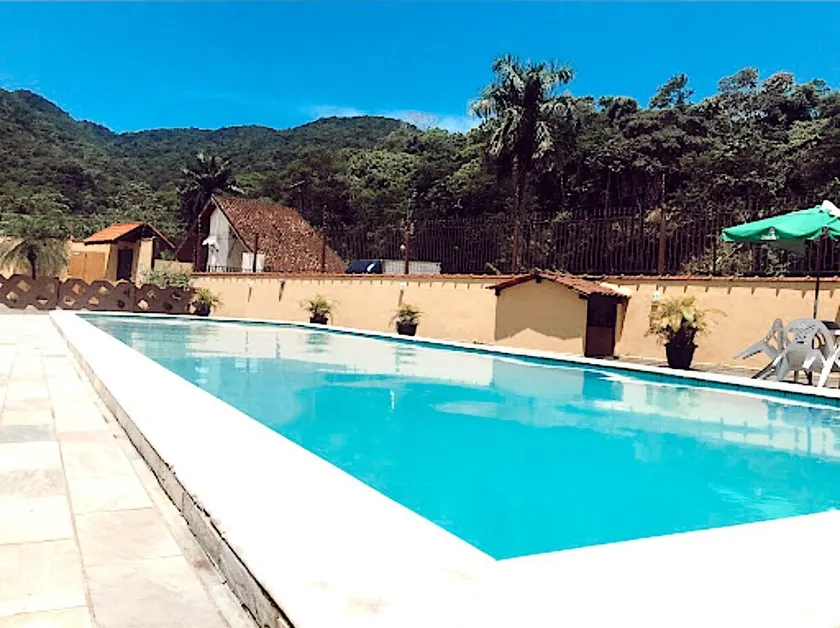 CHALÉ aconchegante c/ PISCINA. Região SUPER arborizada - Image 1