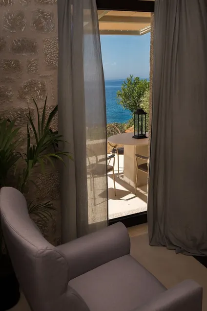 Profitez de la relaxation de la vie chic balnéaire dans une villa traditionnelle en pierre - Image 1