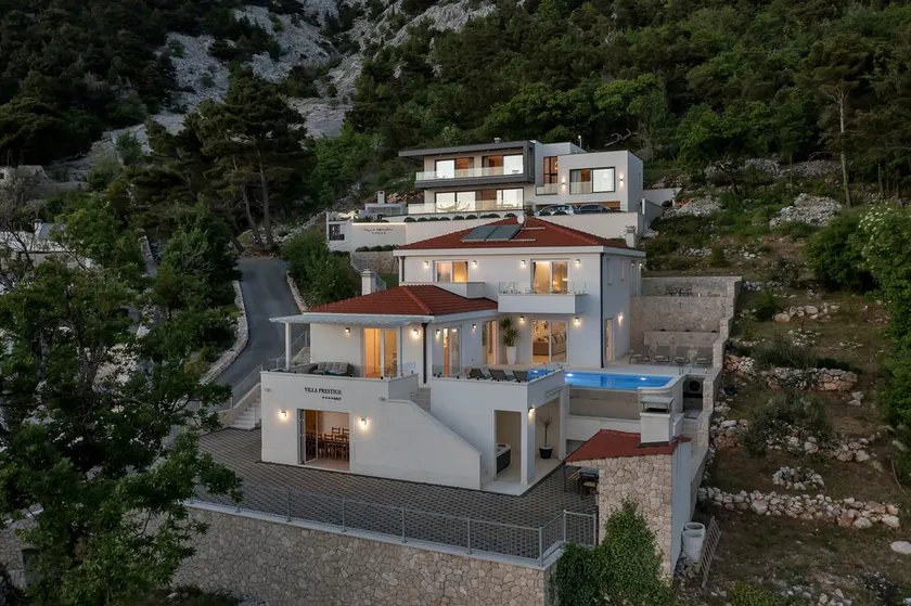 Villa Prestige a Bast - Image 1