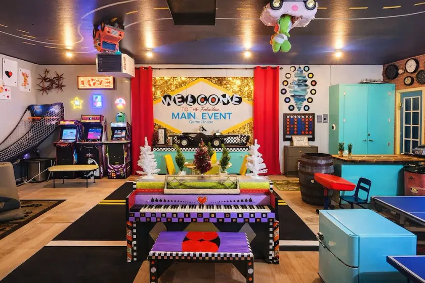 The Main Event Game House on the Huntley Square! - Image 1