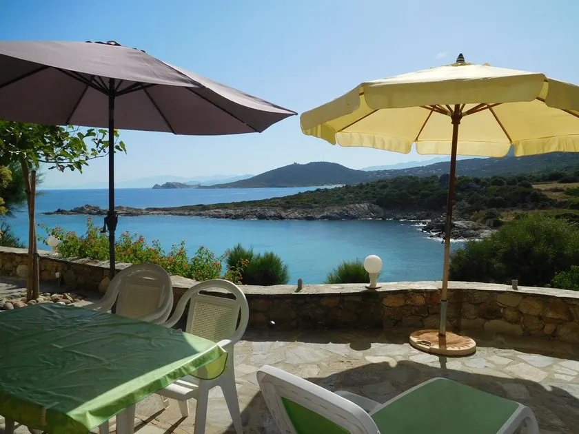 Maison de vacances sur une pente, propriété en bord de mer, plage avec vue large (40 m) - Image 1