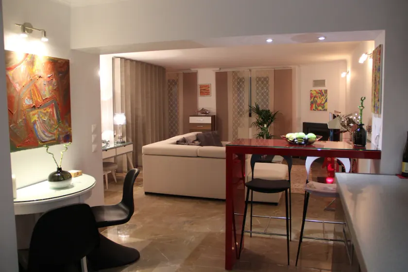 Luxury studio fully equipped with a private garden quietly situated - Image 1