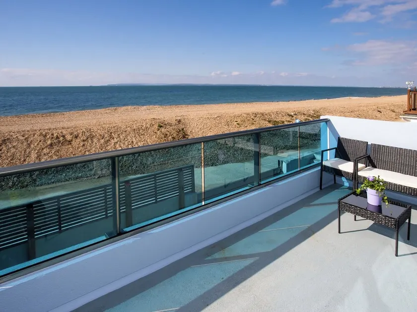3 bedroom accommodation in Hayling Island - Image 1