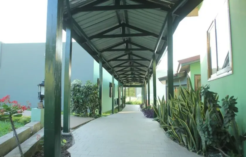 Mama Lee's Lodge - Yamoransa - Image 1