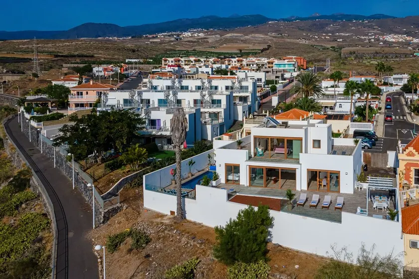 Fabulous contemporary 5 bedroom villa with private heated pool, sleeps max 13 - Image 1