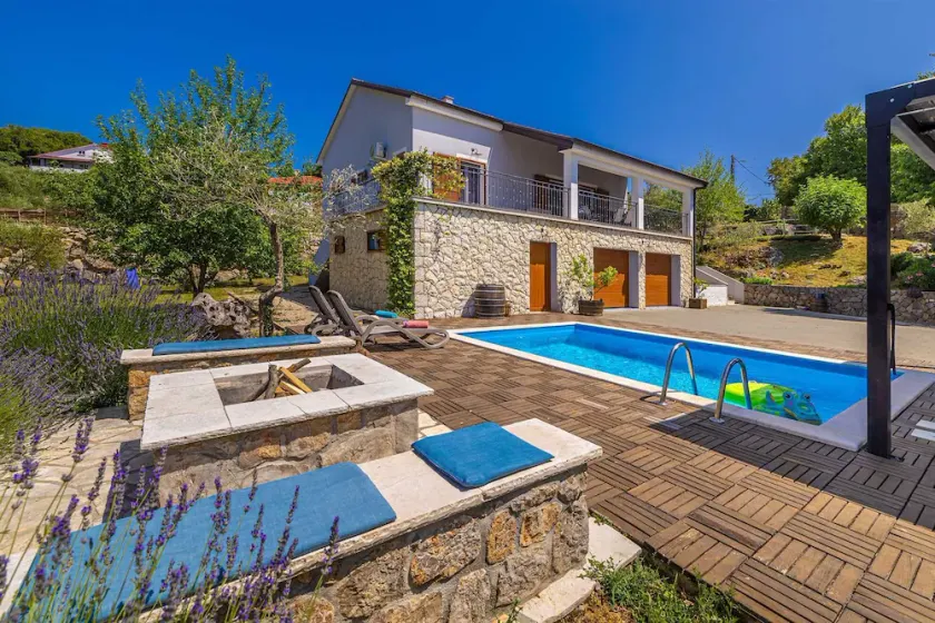 Ferienhaus FRANOLIC mit Swimmingpool - Image 1