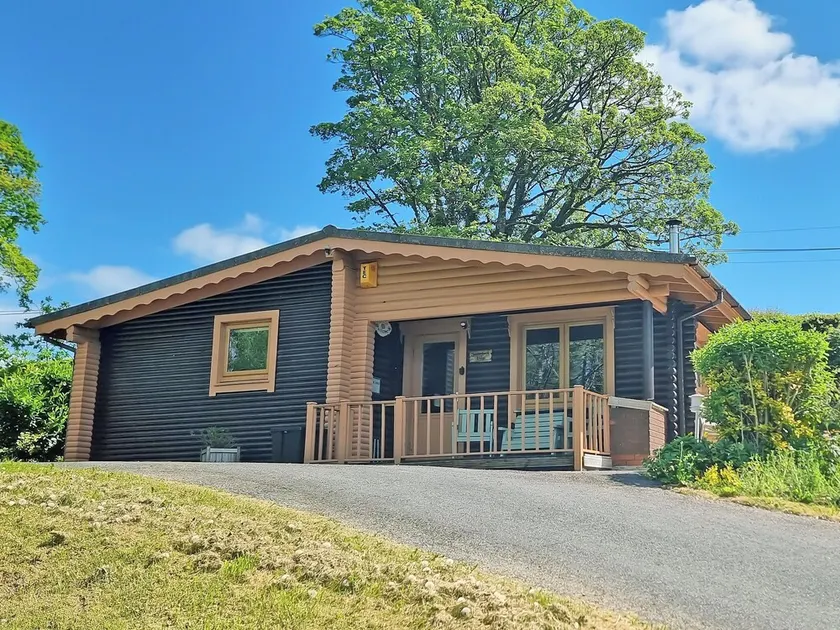 3 Schlafzimmer Unterkunft in Llanfynydd - Image 1