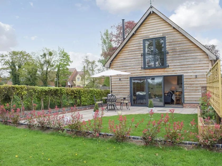 2 bedroom accommodation in Hampton Bishop - Image 1