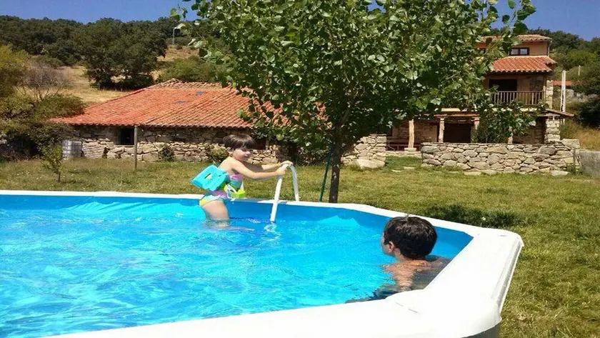 OFERTAS ESPECIALES PARA EL VERANO, PISCINA, WIFI GRATIS, ZONAS DE BAÑO NATURALES - Image 1