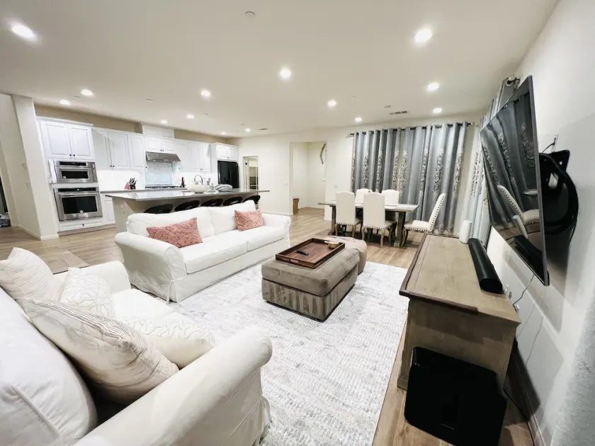 Luxury Home with Community Pool Spa 5 Mins to UCSB - Image 1