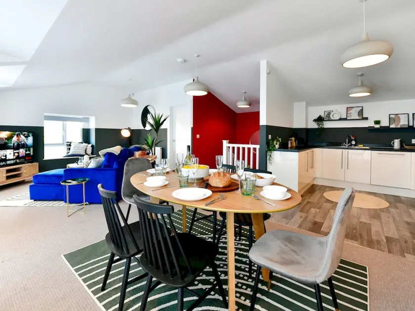Perfectly located stylish 2 bed home with Parking - Pass the Keys - Image 1