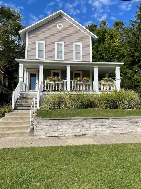 Downtown Harbor Springs Haven—Walk to Beach, Shops & Restaurants - Image 1