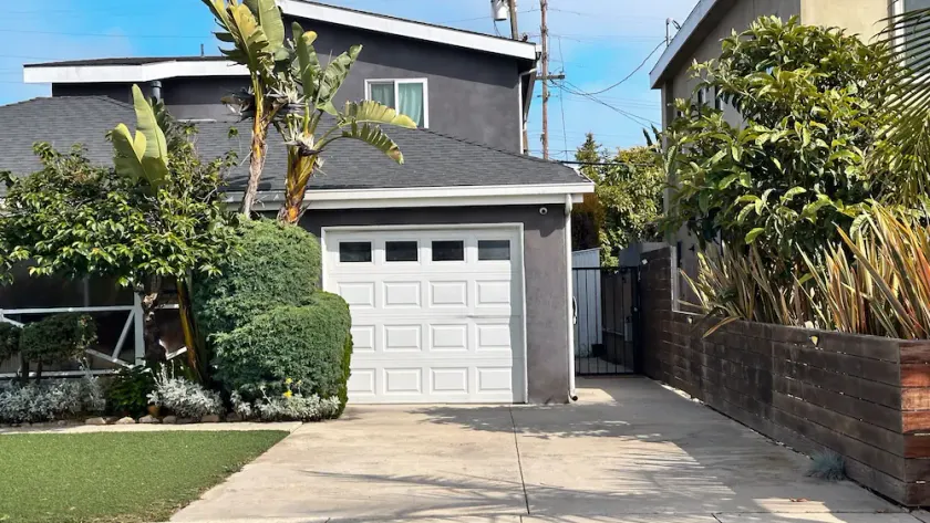 NewListing 1Bdrm GuestHouse w / Private Yard Near Venice, MDR, LAX & Silicon Beach - Image 1