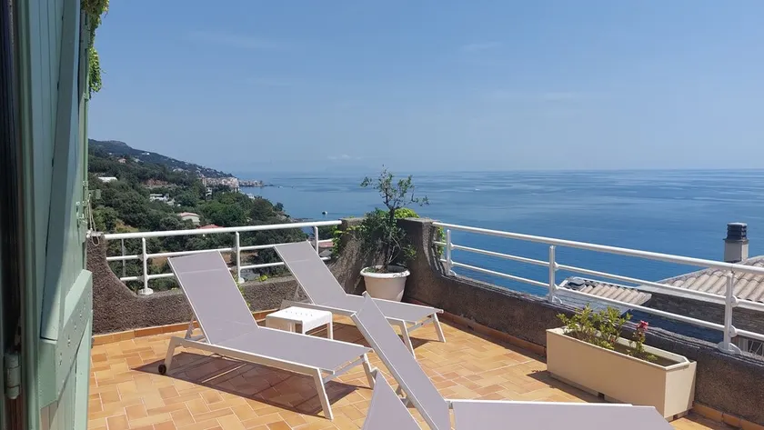 Beautiful house by the sea, 300 meters from the beach - Image 1