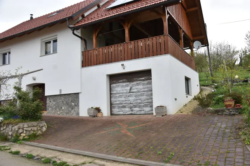 Studio omgivet af have - Image 1
