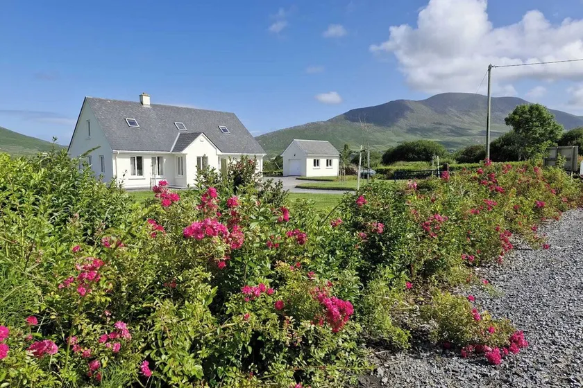 Villa Rose - Sleeps 2 & Stunning Seaside Views - Image 1