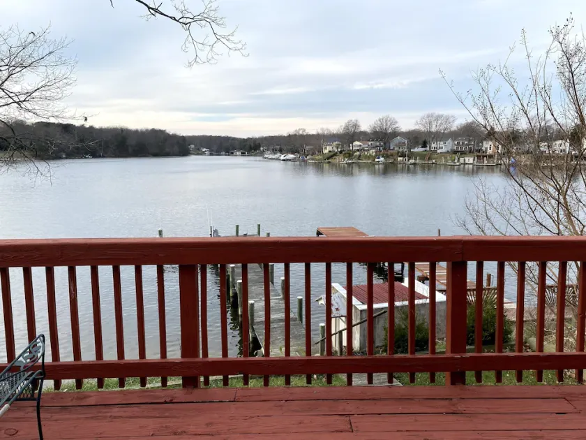 Waterfront With Relaxing Views - Image 1