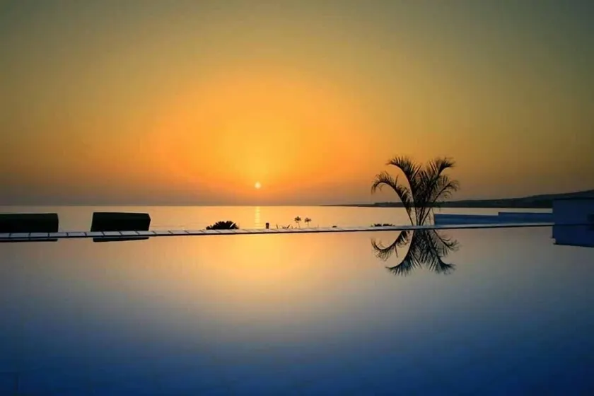 Executive Waterfront Villa with large pool, Spectacular Sunsets and Sea Views - Image 1