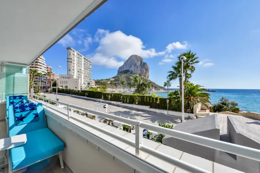 Modern apartment with large, 40 sqm terrace 1st line, with fiber optic connection - Image 1