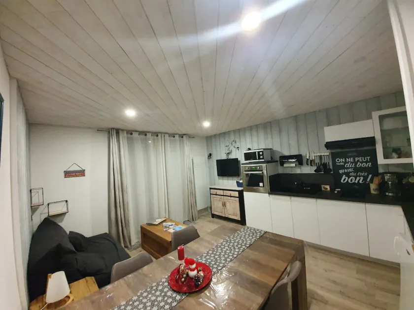 Appartement pied de piste et des commerces. <br>2 étoiles ( 4 adultes/ 3 enfants) - Image 1