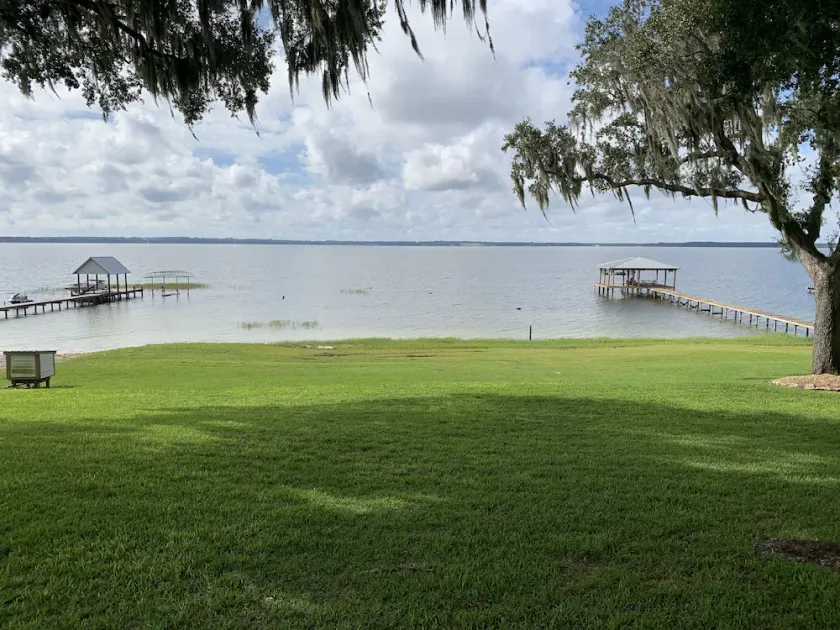 Seeufer am Nordufer des Lake Weir, Florida (es handelt sich NICHT um eine Maisonette / 2 Einträge) - Image 1