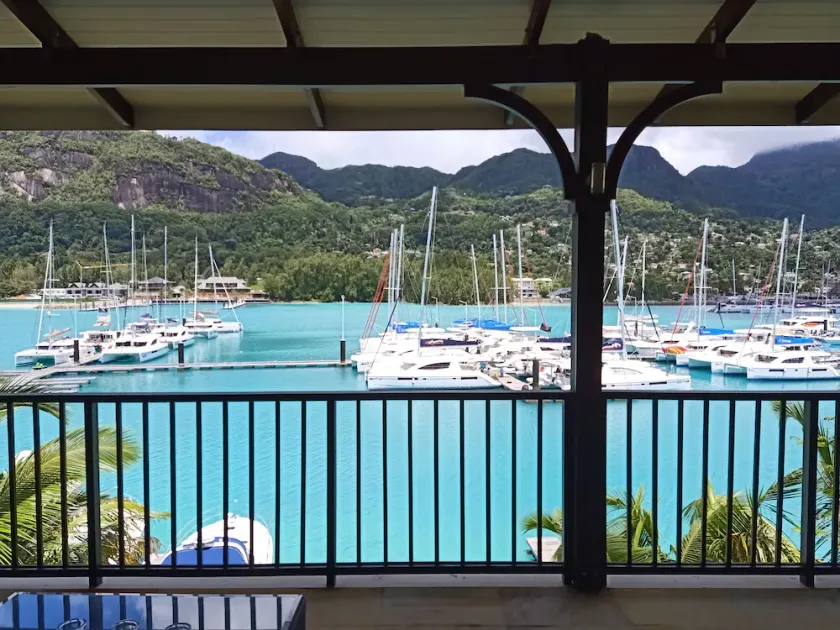 Penthouse en Eden Island, con carro de golf, Wify, TV satelital y piscina - Image 1