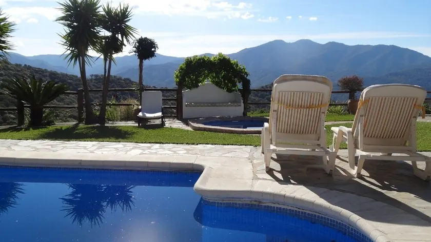 Privat villa med pool, jacuzzi og storslåede udsigt - Image 1